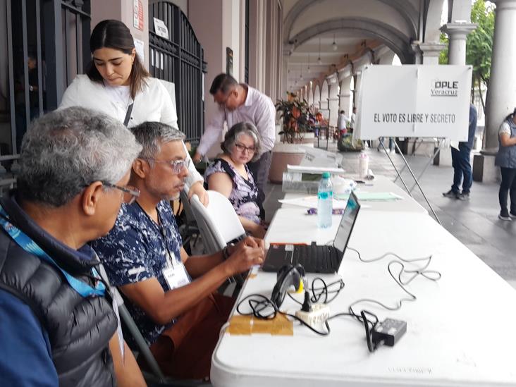 Arranca jornada electoral con retraso en apertura de casillas en Xalapa