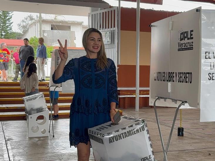 Llama Maribel Ramírez a votar; asegura que sociedad exige un cambio en  Xalapa