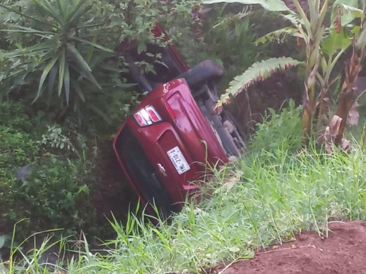 Volcó auto en la colonia Moctezuma en Xalapa