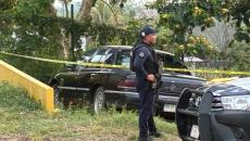 Transportista pierde la vida tras ser aplastado por el auto que reparaba en Cosoleacaque