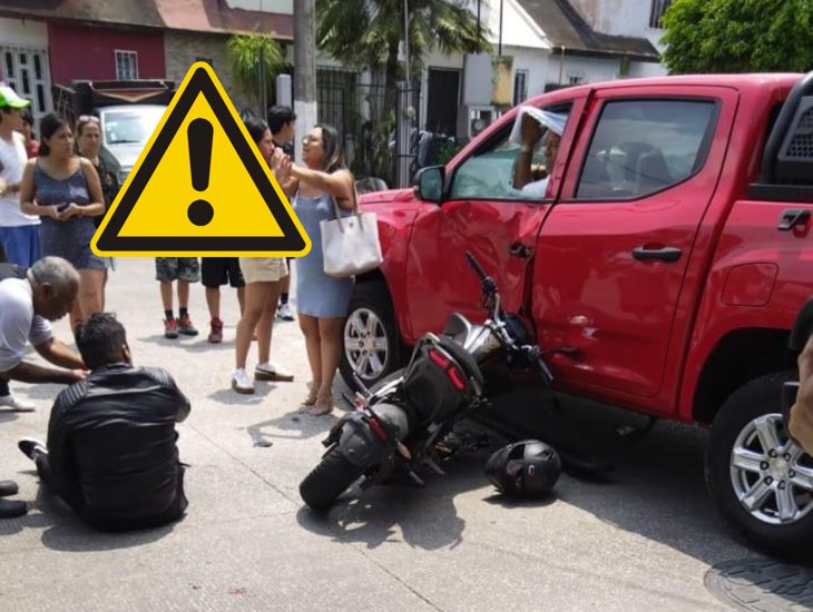 Motociclista se lesiona tras chocar con camioneta en Córdoba