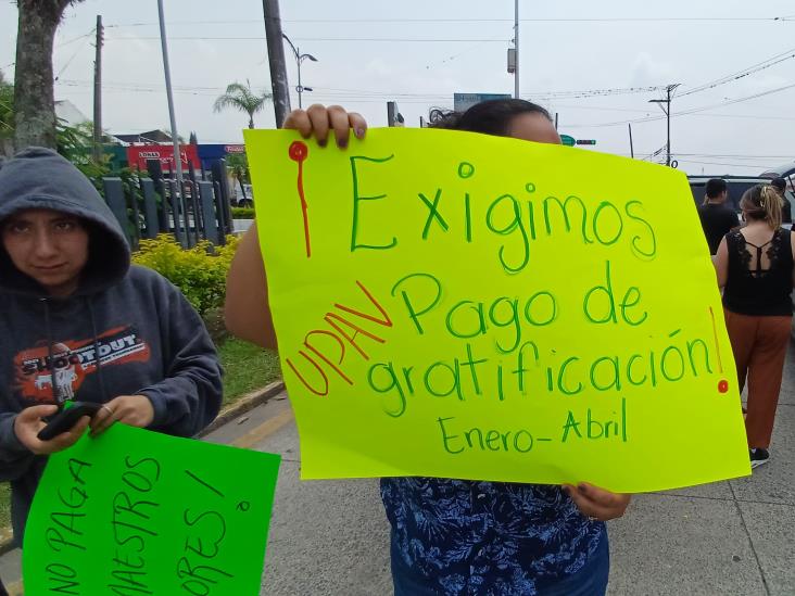Ahora en Córdoba; protestan maestros de la UPAV por falta de pago