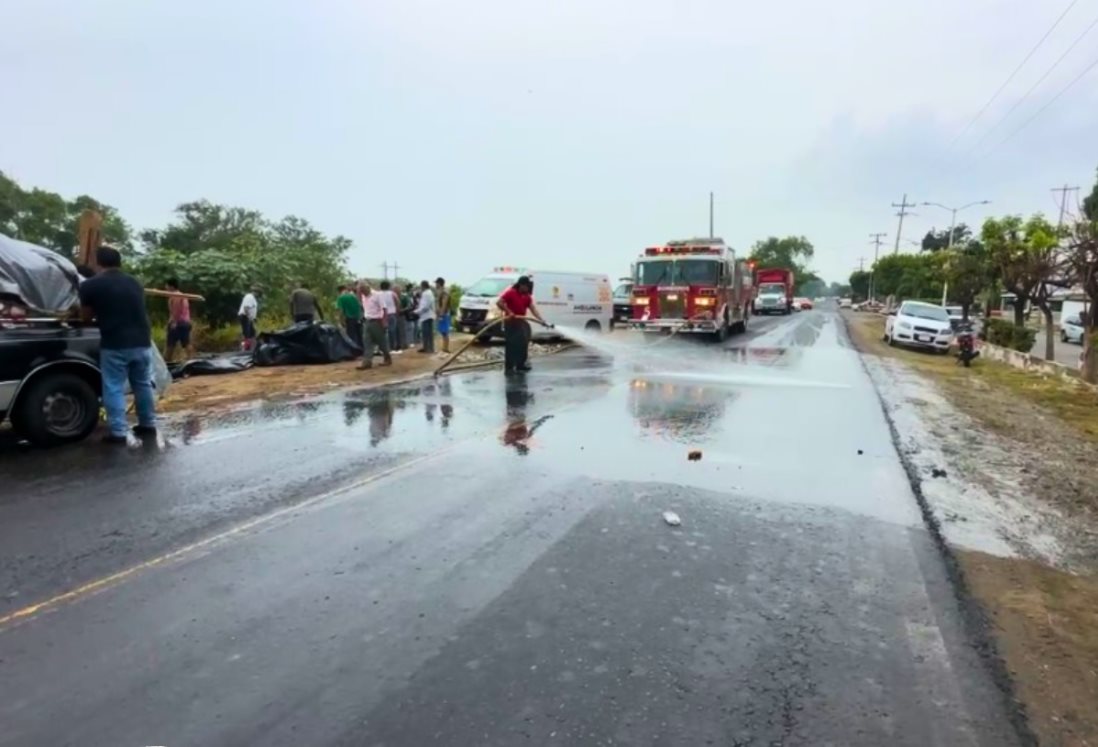 Tianguistas resultan heridos tras volcadura en carretera Cosamaloapan–Carlos A. Carrillo