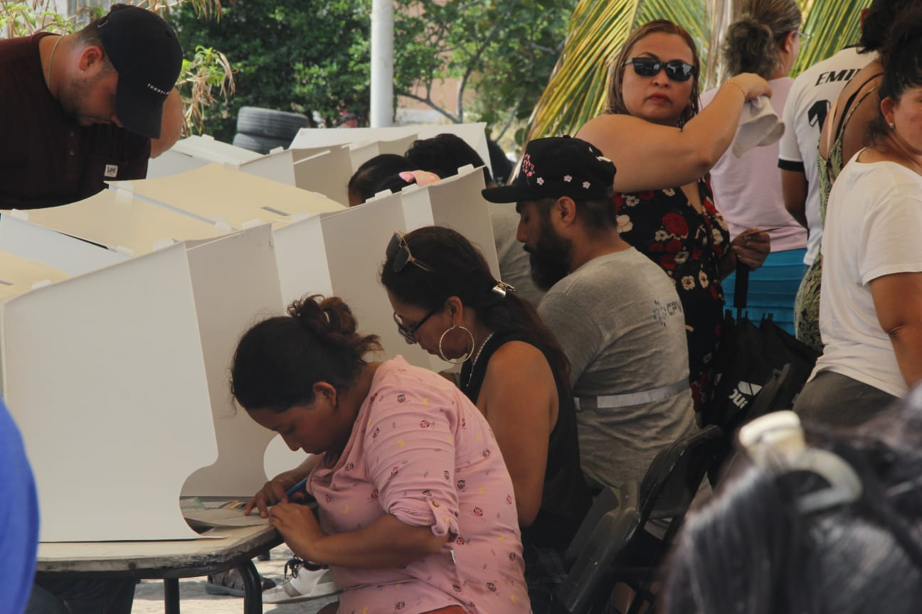 Examen democrático aprobado y sin violencia