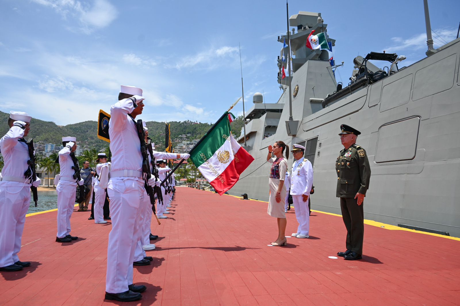 Claudia Sheinbaum homenajea a cadetes del buque Escuela Cuauhtémoc en el Día de la Marina