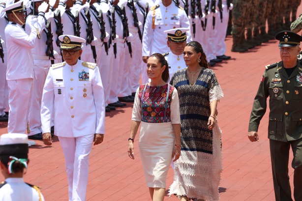Claudia Sheinbaum homenajea a cadetes del buque Escuela Cuauhtémoc en el Día de la Marina