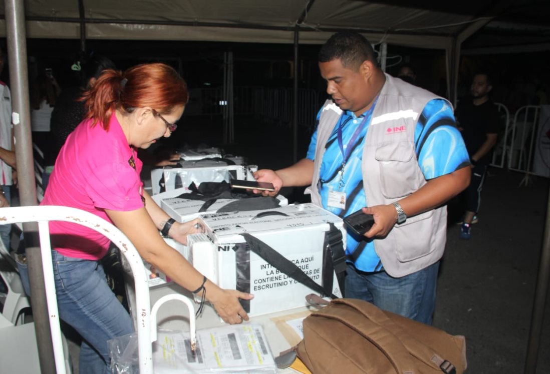INE Veracruz recibe primeros paquetes electorales de la Elección Judicial