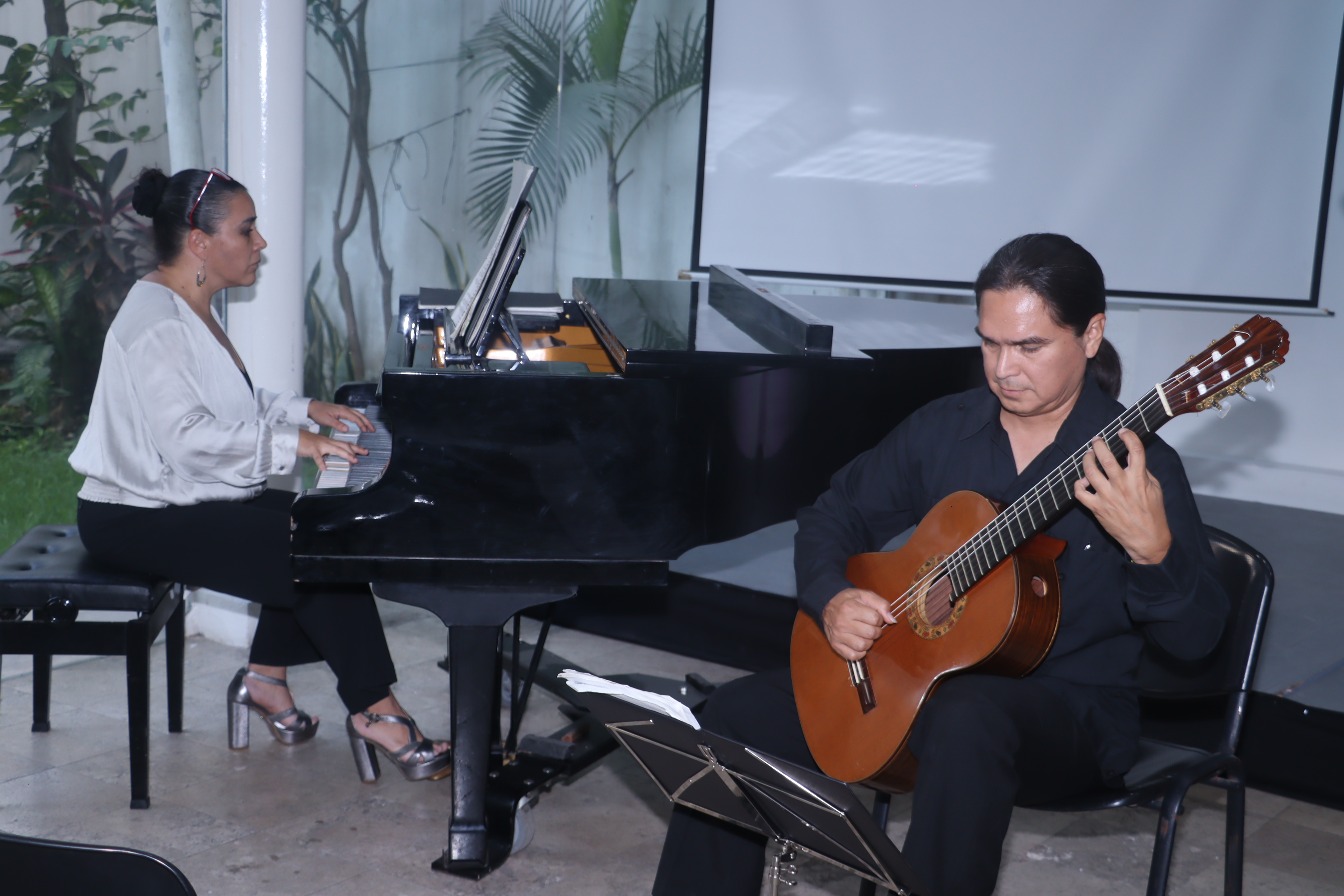 Efectúan ‘Un Concierto Para Guitarra y Piano en el CEVART