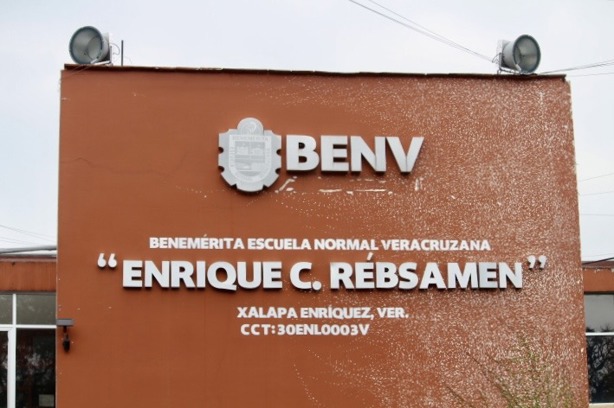 Más de 2 mil 500 jóvenes aspiran a un lugar en la Normal Veracruzana
