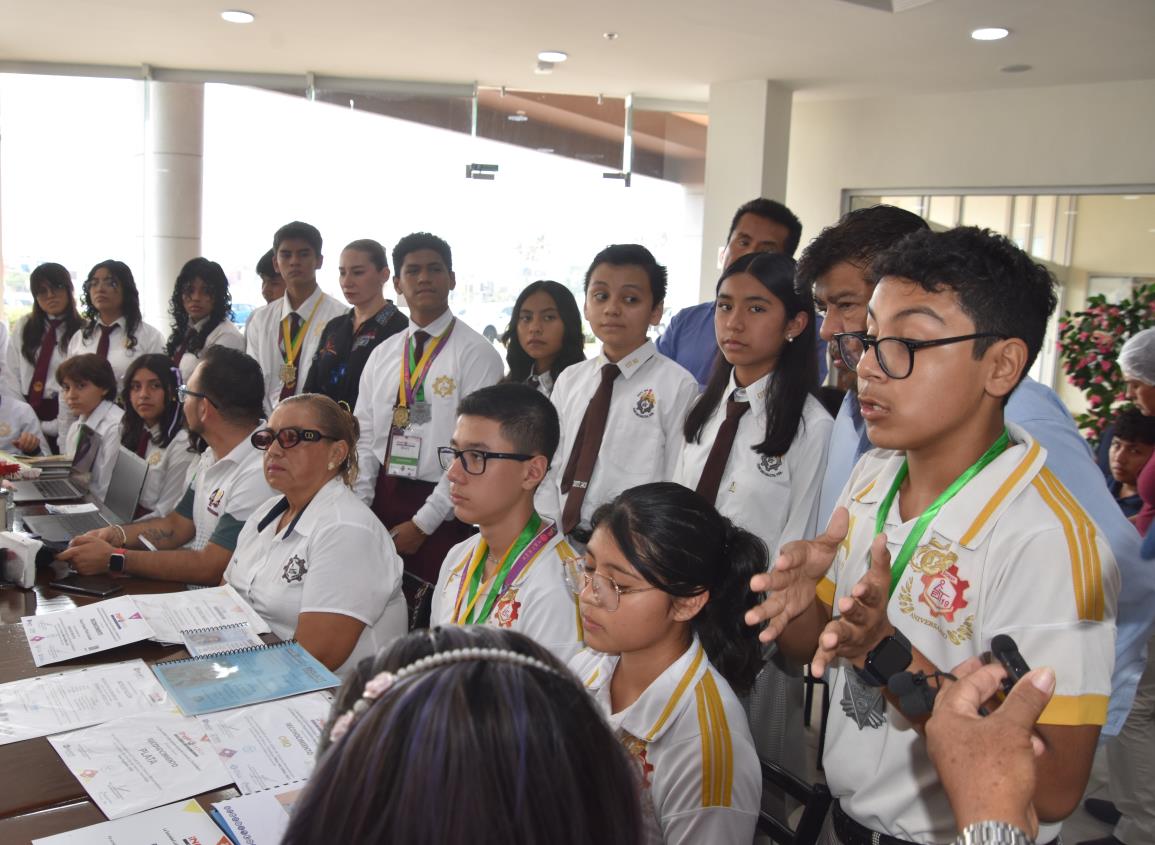 Estudiantes de Coatzacoalcos representarán a México en concurso internacional de Infomatrix