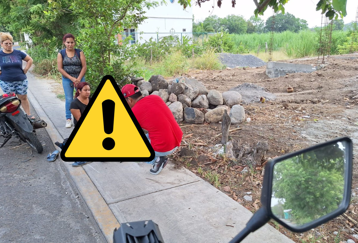 Mujer derrapa en moto al esquivar un tope en carretera Cardel-Tolome