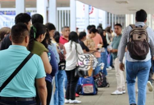 Más de 2 mil 500 jóvenes aspiran a un lugar en la Normal Veracruzana