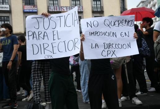 Alumnos del Colegio Preparatorio de Xalapa cierran calles de la zona centro; ¿por qué motivo?
