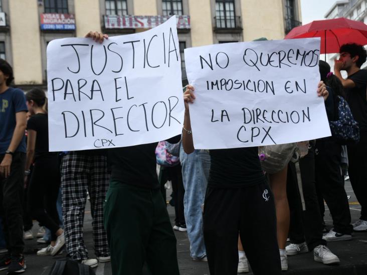 Alumnos del Colegio Preparatorio de Xalapa cierran calles de la zona centro; ¿por qué motivo?