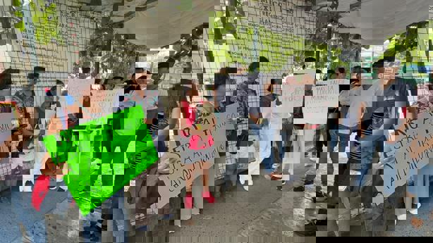 Protestan trabajadores del IMSS en Poza Rica; reclaman precariedades
