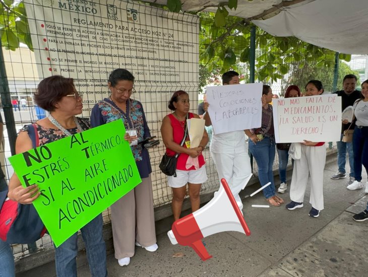 Protestan trabajadores del IMSS en Poza Rica; reclaman precariedades