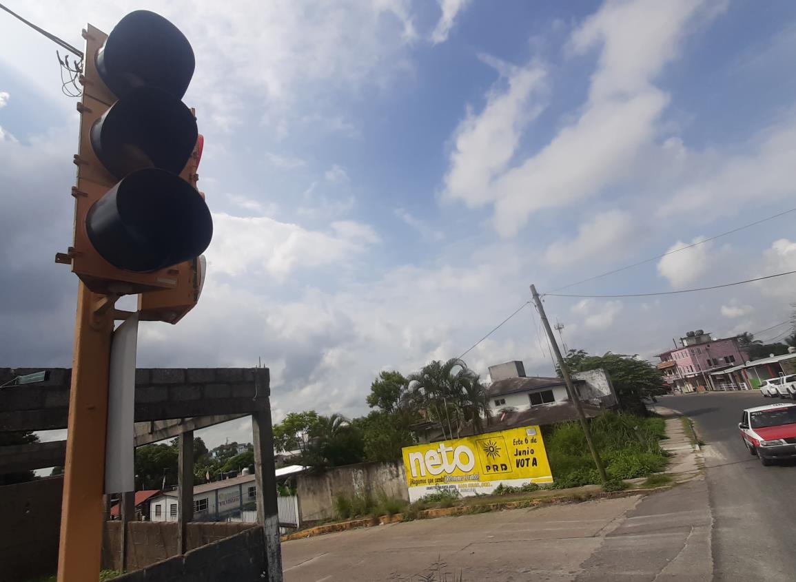 Tratar de reactivar semáforos de más de 25 años en Agua Dulce