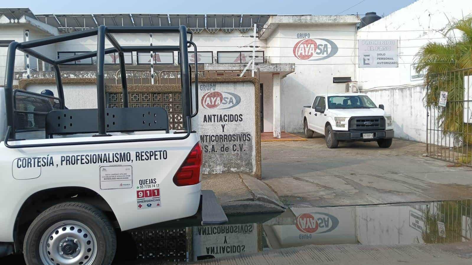 Policías resguardan constructora tras ataque armado en Coatzacoalcos