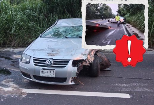 Auto termina destrozado tras chocar en el Boulevard Xalapa-Coatepec; conductor huyó 