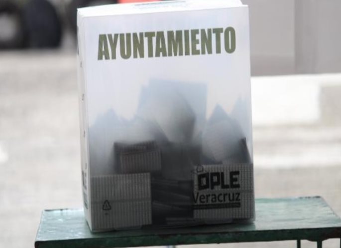 Constancias de mayoría municipal; equipos de transición y gobierno