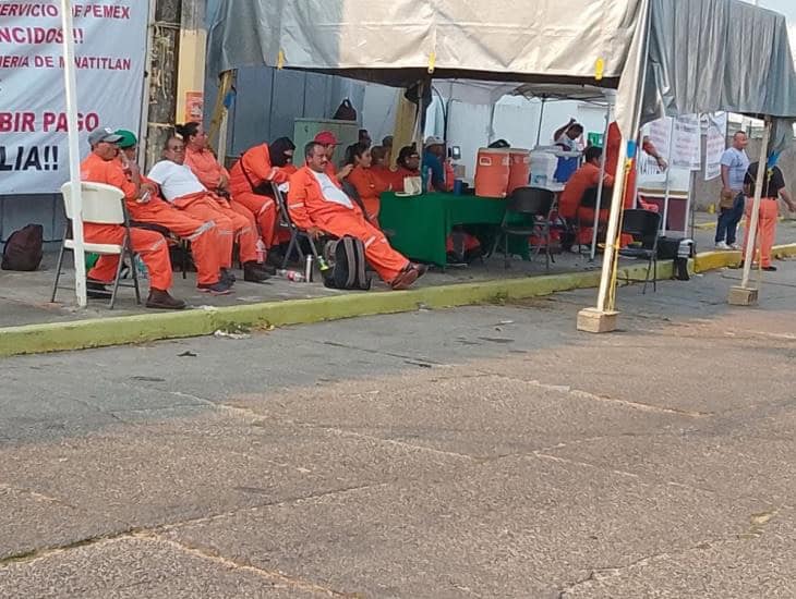 Adeudo de Pemex: tras casi un mes de plantón en refinería de Minatitlán aún no hay respuesta