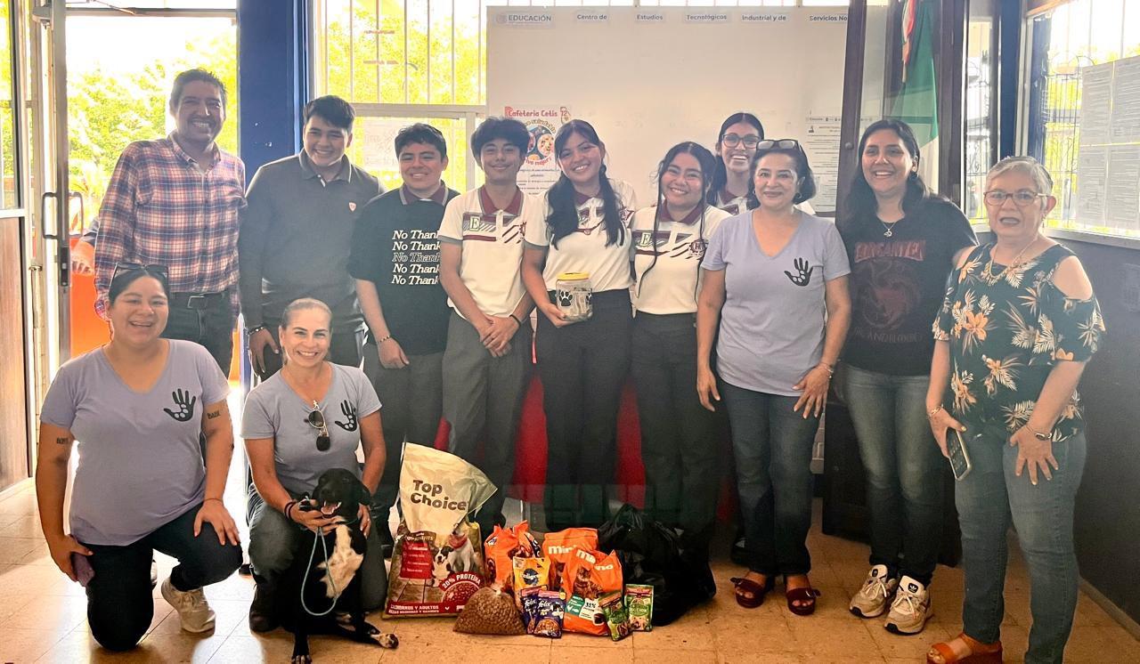 Salvando Huellitas sigue recibiendo alimento para ´callejeritos´ en Minatitlán