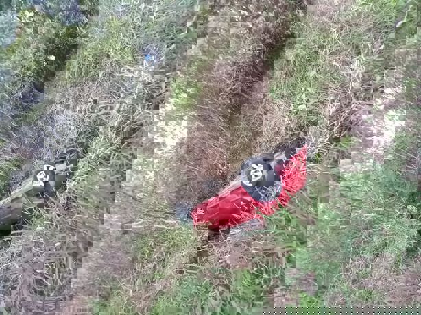 ¡Sobreviven de milagro! Aparatosa volcadura en la Xalapa-Alto Lucero