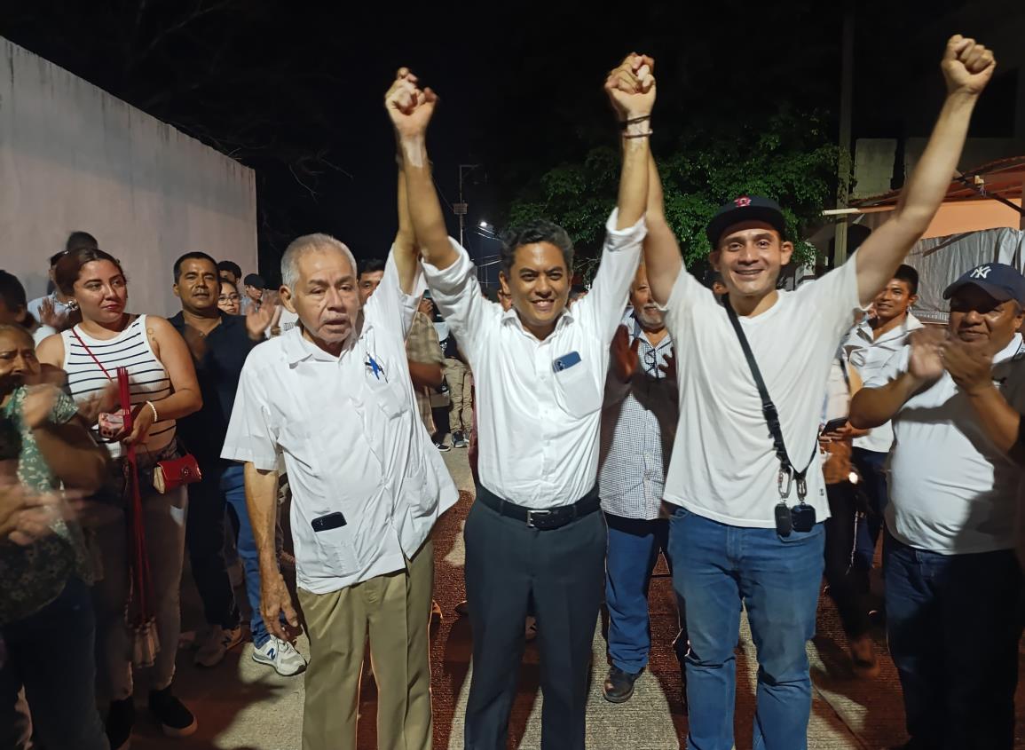 Tras prolongada sesión, OPLE entrega constancia a ganador de elección de Acayucan