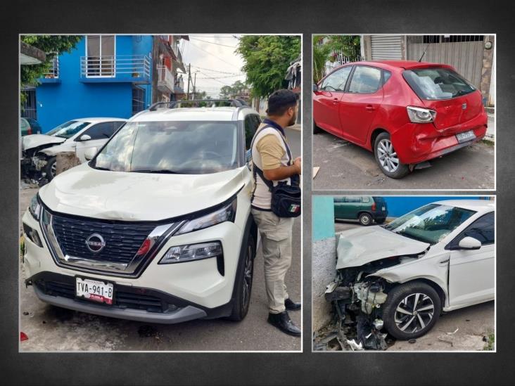 Accidente en colonia México de Córdoba; varios autos dañados y 2 personas heridas