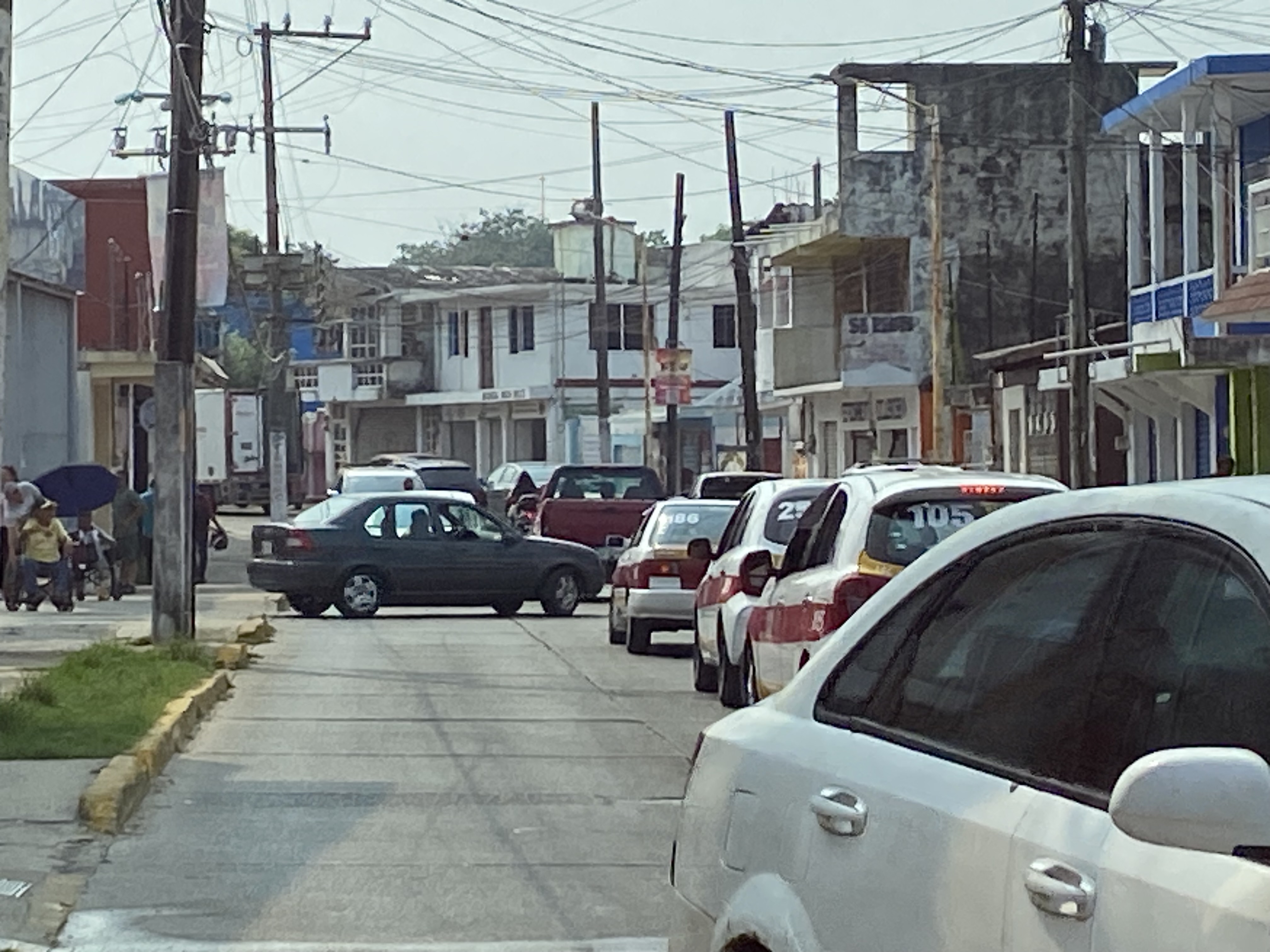 Por este motivo nuevo banco en Agua Dulce ha generado problemas viales