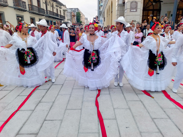 Más de 400 personas bailan son jarocho en Veracruz