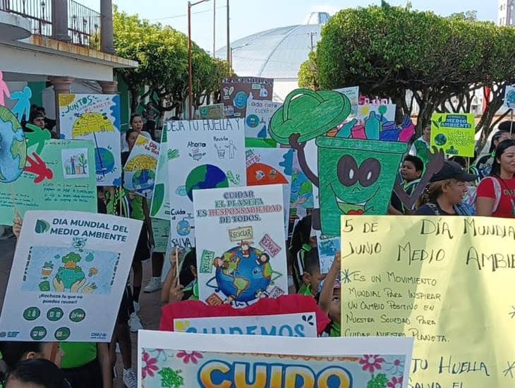 Realizan marcha en conmemoración del Día Mundial del Medio Ambiente en Moloacán