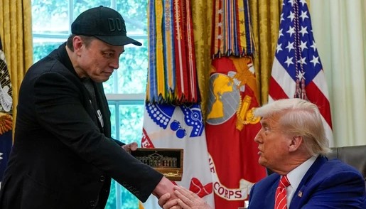 Elon Musk y Donald Trum pelean en redes; dueño de "X" afirma que el presidente está en archivos Epstein