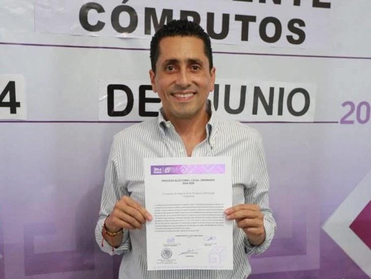 Hugo Chahín, alcalde electo de Orizaba, recibe su constancia de mayoría