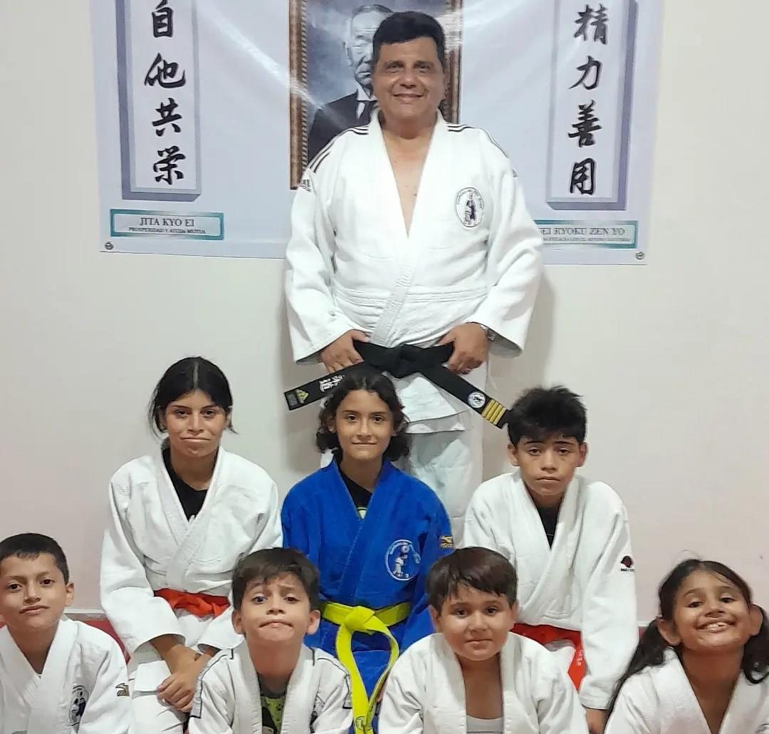 Judokas del Instituto Boga se preparan