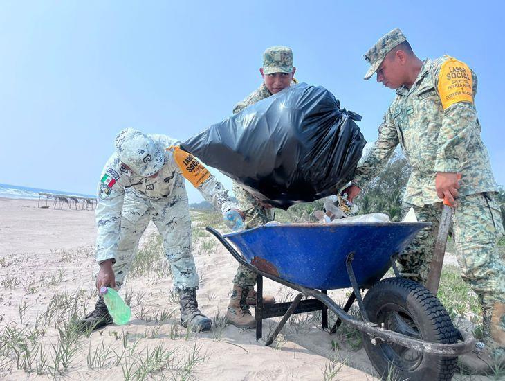 Militares levantan más de 3 toneladas de desechos en playas de Tuxpan