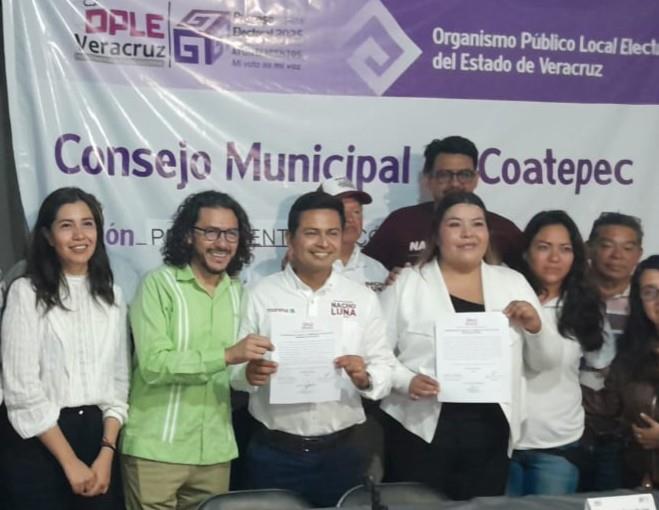 Nacho Luna recibe constancia de mayoría como alcalde electo en Coatepec