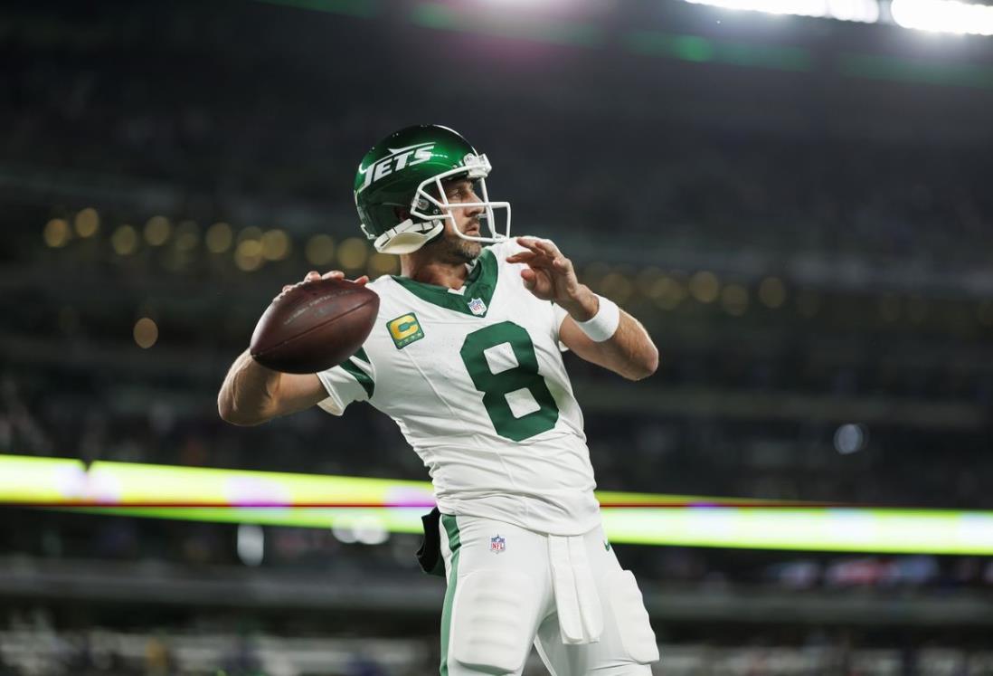 Cerca Aaron Rodgers de firmar con Acereros