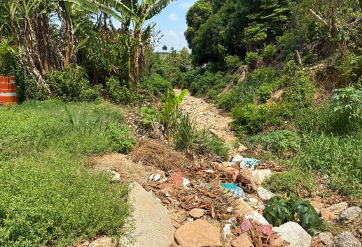 Solicitan vecinos concluir la pavimentación de esta calle en Minatitlán | VIDEO