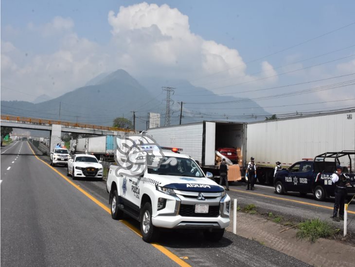 Aseguran tráiler con reporte de robo sobre autopista Orizaba- Ciudad Mendoza