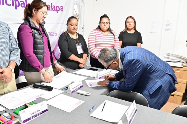 Daniela Griego recibe constancia de mayoría, como presidenta municipal electa de Xalapa