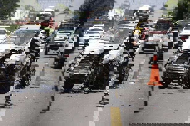 Accidente en la Córdoba-Yanga deja un lesionado y un vehículo destrozado