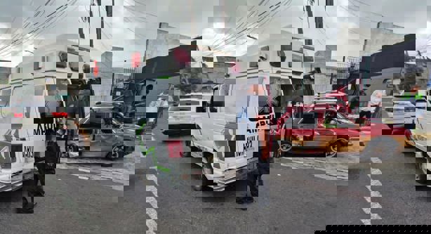 Caos en el bulevar Xalapa-Banderilla: camión de basura embiste a auto y escapa