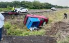 Camioneta termina volcada en carretera Veracruz-Córdoba