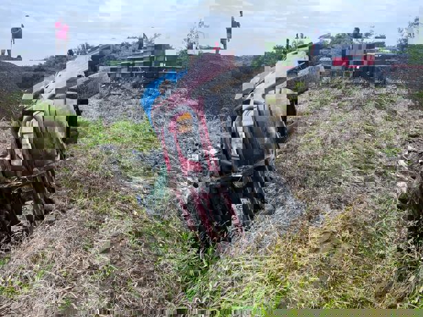 Camioneta termina volcada en carretera Veracruz-Córdoba