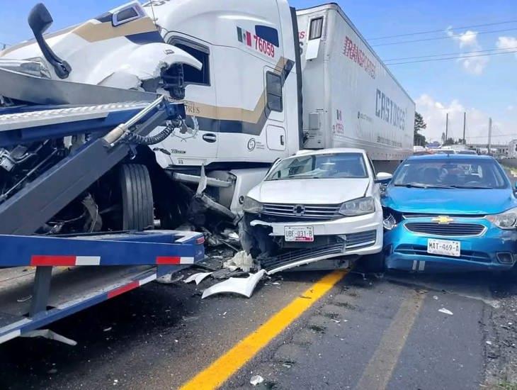 Fuerte carambola cierra la autopista Orizaba-Puebla y deja dos heridos