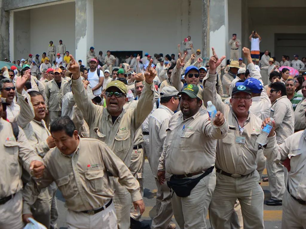 Pemex: Refinería en alerta por inminente despido de petroleros, ¿a qué trabajadores afectará?