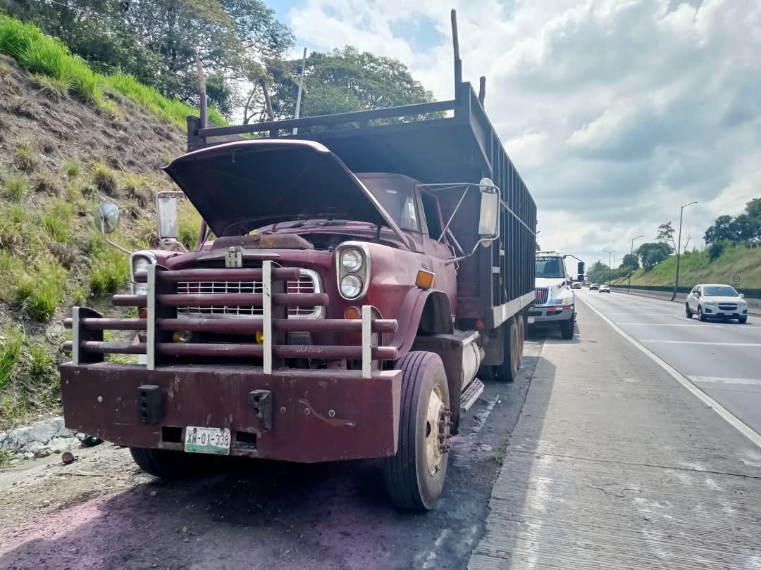 Torton cas se incendia sobre la autopista Córdoba-Orizaba