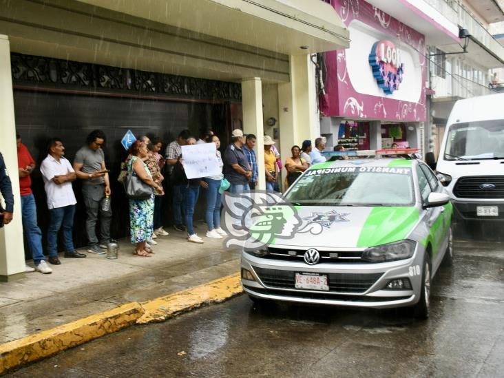 Habitantes de Tuxtilla llegan a protestar al OPLE (+VIDEO)