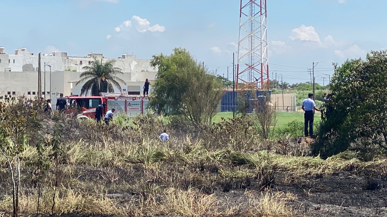 Incendio cerca de hospital naval moviliza a PC y la Marina en Coatzacoalcos